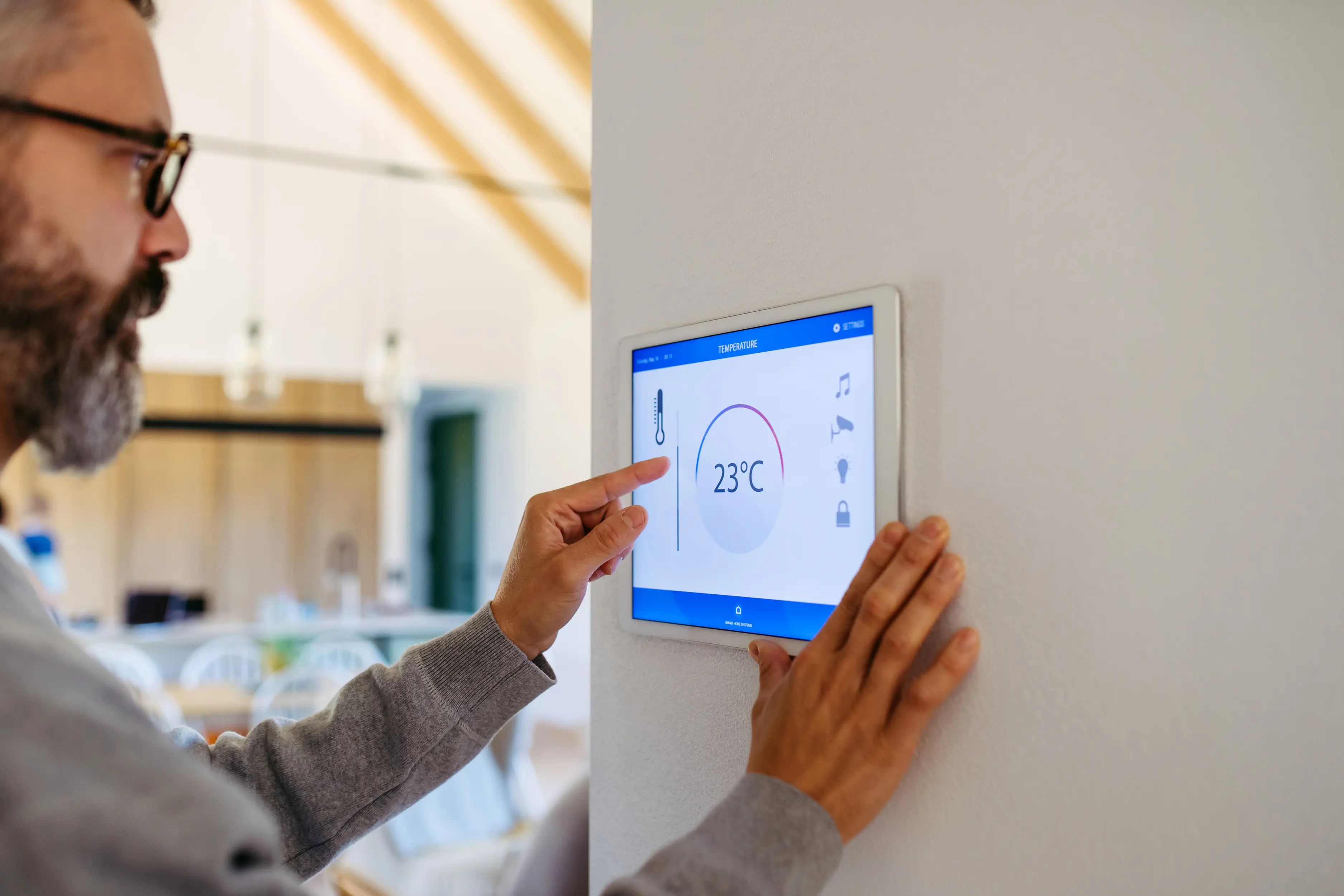 Intelligente Smart Home Steuerung über Tablet und App